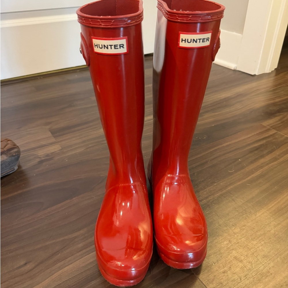 red hunter boots